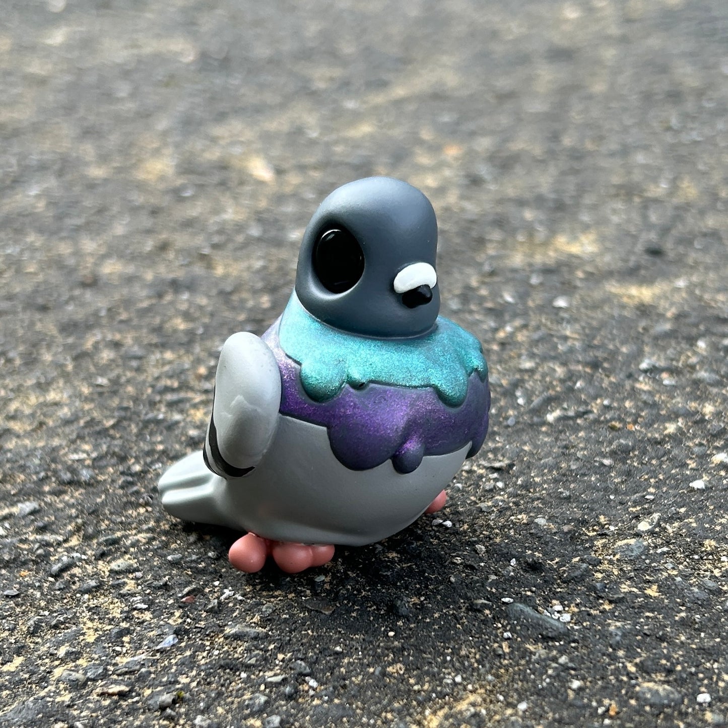 Pigeon figurine